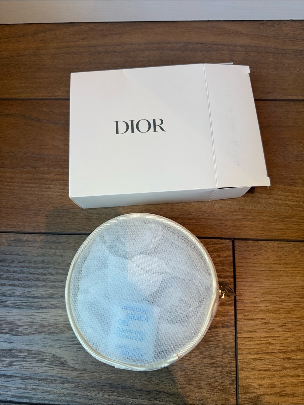 Dior Cream Round Mesh 🦋 Pouch with Gold CD Zip - Picture 4 of 13